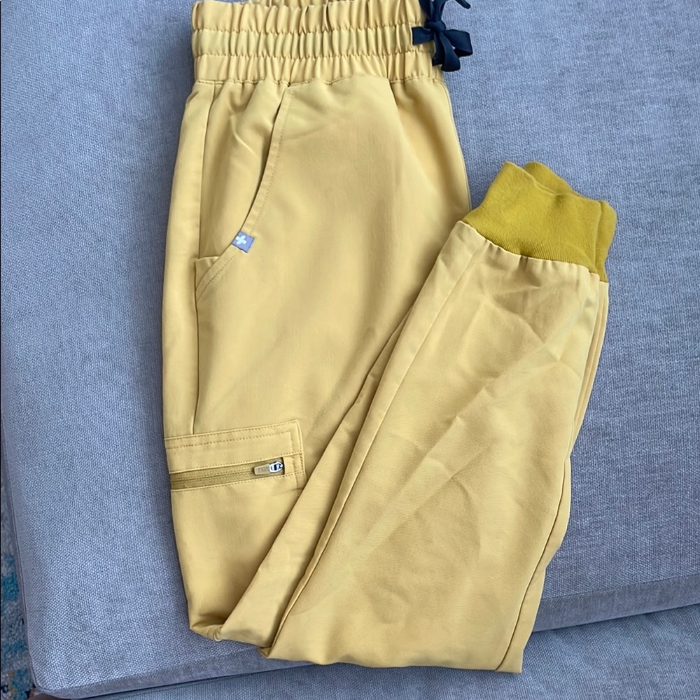 Figs mustard yellow Women's Jogger Pants